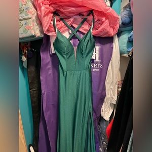 Ammara prom dress, size 00 but stretches, emerald green, leg slit, open back